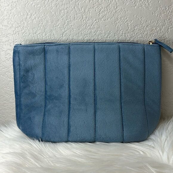 $5 🌙 Ulta‎ Beauty Blue Velvet Plush Pillow Bag NEW - Picture 1 of 4